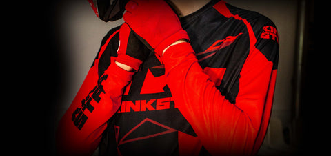 BLACK/RED