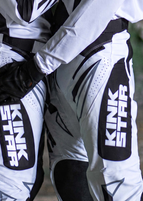 WHITE/BLACK